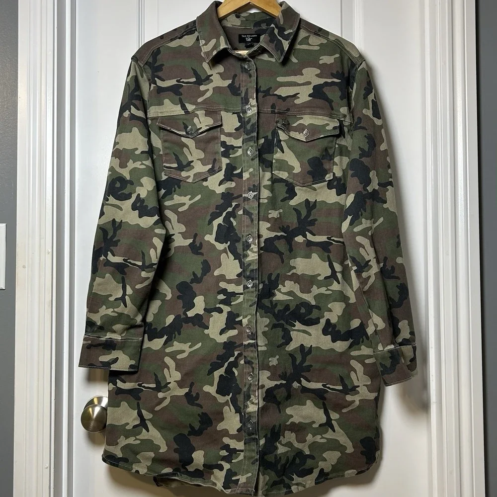 True Religion Long Sleeve Camouflage Print Button Up‎ Shacket Utility Style